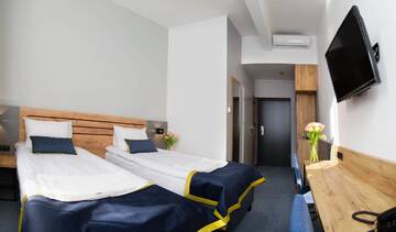 Фото номера Просторный двухместный номер с 2 отдельными кроватями Отель Hotel Mokotów г. Варшава 5