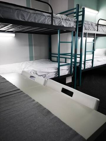 Фото номера Кровать в общем 6-местном номере для мужчин и женщин Хостелы DanHostel г. Варшава 13