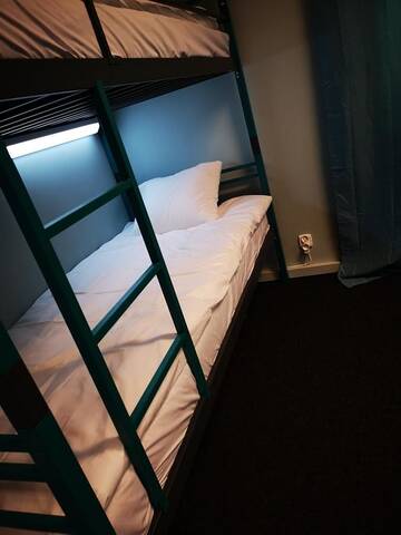 Фото номера Кровать в общем 6-местном номере для мужчин и женщин Хостелы DanHostel г. Варшава 15