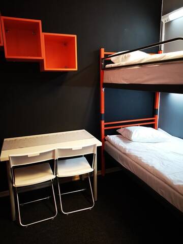 Фото номера Кровать в общем 6-местном номере для мужчин и женщин Хостелы DanHostel г. Варшава 7