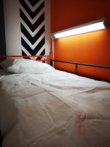 Фото номера Кровать в общем 6-местном номере для мужчин и женщин Хостелы DanHostel г. Варшава 12