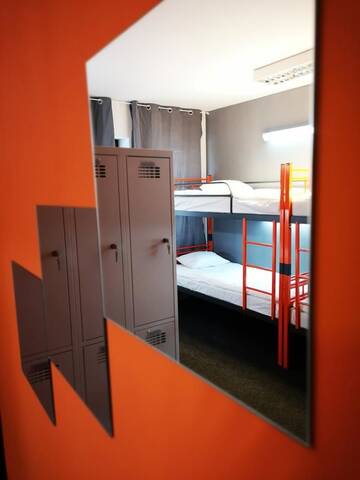 Фото номера Кровать в общем 6-местном номере для мужчин и женщин Хостелы DanHostel г. Варшава 10