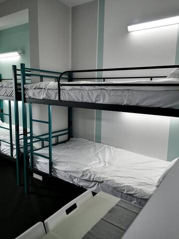 Фото номера Кровать в общем 6-местном номере для мужчин и женщин Хостелы DanHostel г. Варшава 6