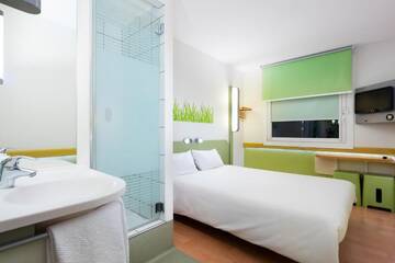 Фото номера Стандартный двухместный номер с 1 кроватью Отель ibis budget Warszawa Reduta г. Варшава 5