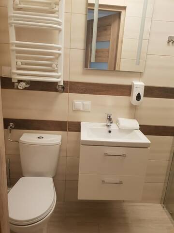 Фото номера Двухместный номер Делюкс с 1 кроватью и балконом Хостелы Hostel Mleczna г. Варшава 9