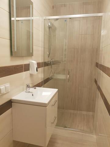Фото номера Двухместный номер Делюкс с 1 кроватью и балконом Хостелы Hostel Mleczna г. Варшава 11