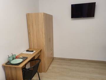 Фото номера Двухместный номер Делюкс с 1 кроватью и балконом Хостелы Hostel Mleczna г. Варшава 4