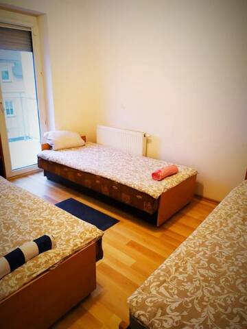 Фото номера Трехместный номер с общей ванной комнатой Хостелы Hostel Kaszmirowy г. Варшава 13
