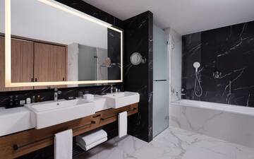 Фото номера Семейный номер Отель Radisson Collection Hotel, Warsaw г. Варшава 4