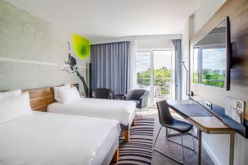 Фото номера Стандартный двухместный номер с 2 отдельными кроватями Отель Novotel Warszawa Airport г. Варшава 2