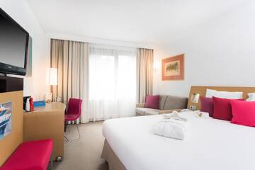 Фото номера Стандартный двухместный номер с 1 кроватью Отель Novotel Warszawa Airport г. Варшава 2