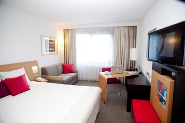 Фото номера Стандартный двухместный номер с 1 кроватью Отель Novotel Warszawa Airport г. Варшава 3