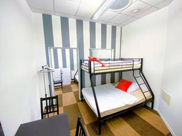 Фото номера Кровать в общем номере с 4 кроватями Хостелы Nowogrodzka Hostel Centrum г. Варшава 7