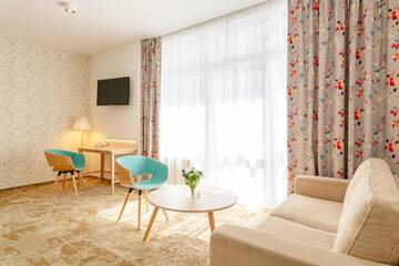 Фото номера Семейный номер (для 2 взрослых и 2 детей) Отель Hotel Metropol г. Варшава 6