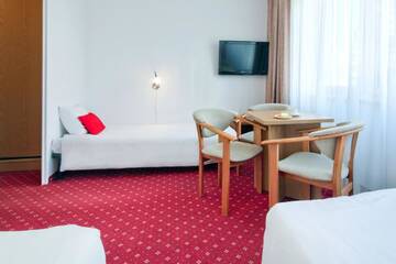 Фото номера Стандартный трёхместный номер &quot;плюс&quot; Отель Start Hotel Aramis г. Варшава 7