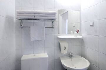 Фото номера Стандартный трёхместный номер &quot;плюс&quot; Отель Start Hotel Aramis г. Варшава 10