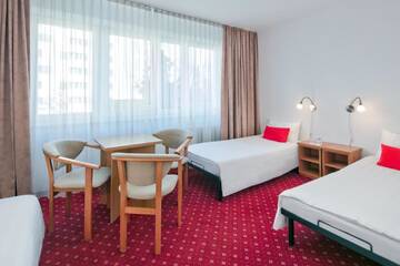 Фото номера Стандартный трёхместный номер &quot;плюс&quot; Отель Start Hotel Aramis г. Варшава 8