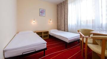 Фото номера Трехместный номер (для 2 взрослых) Отель Start Hotel Aramis г. Варшава 11