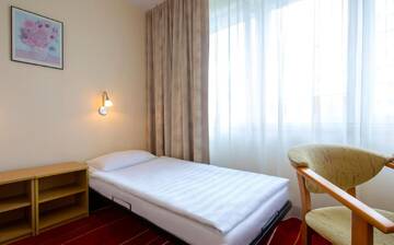 Фото номера Трехместный номер (1 взрослый) Отель Start Hotel Aramis г. Варшава 10