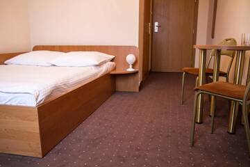 Фото номера Одноместный номер с собственной ванной комнатой Отель Hotel Mazowiecki г. Варшава 2