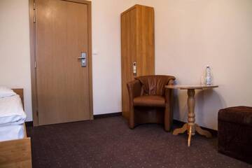 Фото номера Одноместный номер с внешней ванной комнатой Отель Hotel Mazowiecki г. Варшава 4