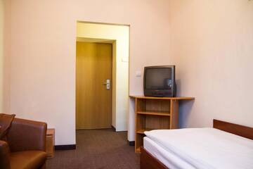 Фото номера Одноместный номер с внешней ванной комнатой Отель Hotel Mazowiecki г. Варшава 5
