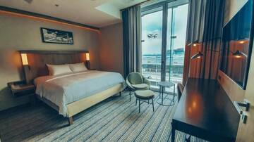 Фото номера Полулюкс Отель Courtyard by Marriott Warsaw Airport г. Варшава 2