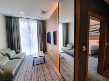 Фото номера Полулюкс Отель Courtyard by Marriott Warsaw Airport г. Варшава 4