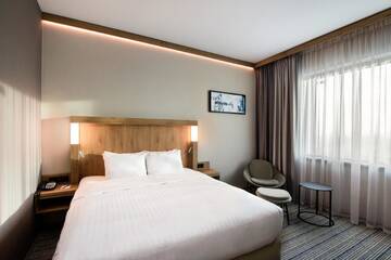 Фото номера Номер Делюкс с 1 кроватью размера «king-size» Отель Courtyard by Marriott Warsaw Airport г. Варшава 5