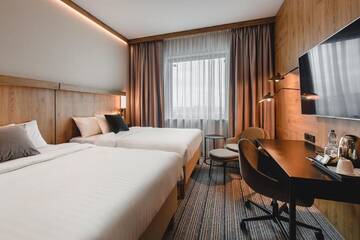 Фото номера Номер Делюкс с 2 односпальными кроватями Отель Courtyard by Marriott Warsaw Airport г. Варшава 3