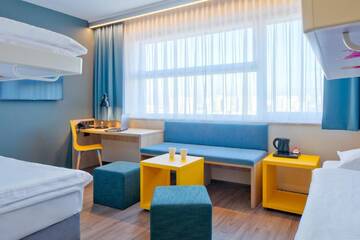 Фото номера Четырехместный номер с собственной ванной комнатой Отель Start Hotel Atos г. Варшава 8