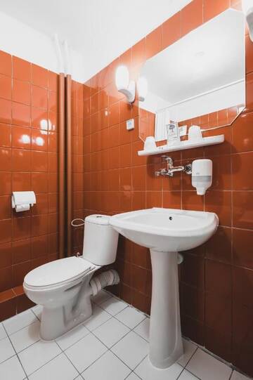 Фото номера Двухместный номер эконом-класса с 2 отдельными кроватями Отель Sangate Hotel Airport г. Варшава 5