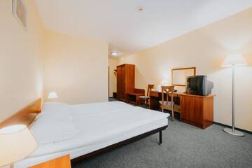 Фото номера Двухместный номер бизнес-класса с 1 кроватью Отель Sangate Hotel Airport г. Варшава 2
