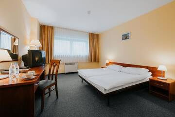 Фото номера Двухместный номер бизнес-класса с 1 кроватью Отель Sangate Hotel Airport г. Варшава 3