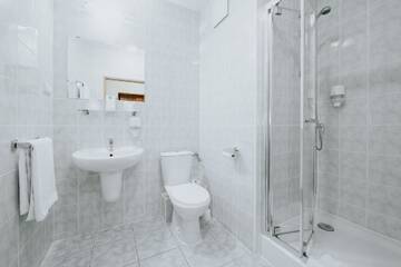 Фото номера Двухместный номер бизнес-класса с 1 кроватью Отель Sangate Hotel Airport г. Варшава 4