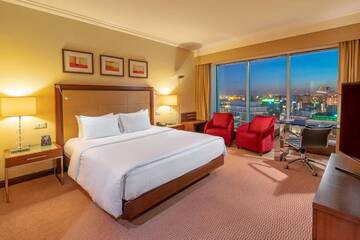 Фото номера Номер с кроватью размера «king-size» Отель Hilton Warsaw Hotel г. Варшава 8