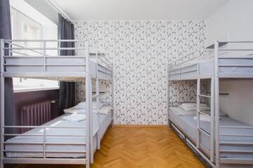 Фото номера Четырехместный номер с общей ванной комнатой Хостелы Tatamka Hostel г. Варшава 2