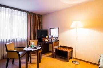 Фото номера Двухместный номер с 2 отдельными кроватями Апарт-отели Apartamenty Zgoda Warszawa by DeSilva г. Варшава 3